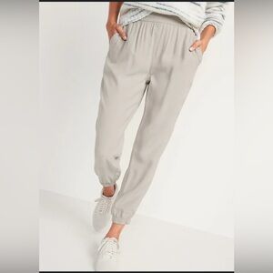 Old Navy High-Waisted Twill Jogger Pants in color hemisphere 2X